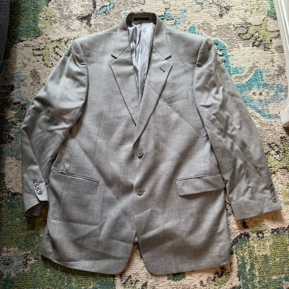 DKNY Men’s Gray wool Silk Blend Two Button Sport Coat Blazer Size 44R